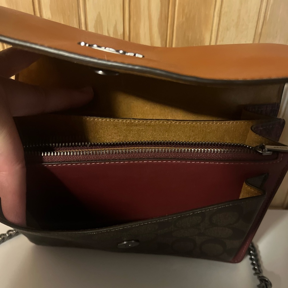 Authentic coach Small crossbody/shoulder bag- burnt orange and burgundy color - Picture 3 of 7